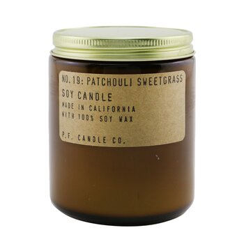 P.F. Candle Co. Vela - Patchouli Sweetgrass